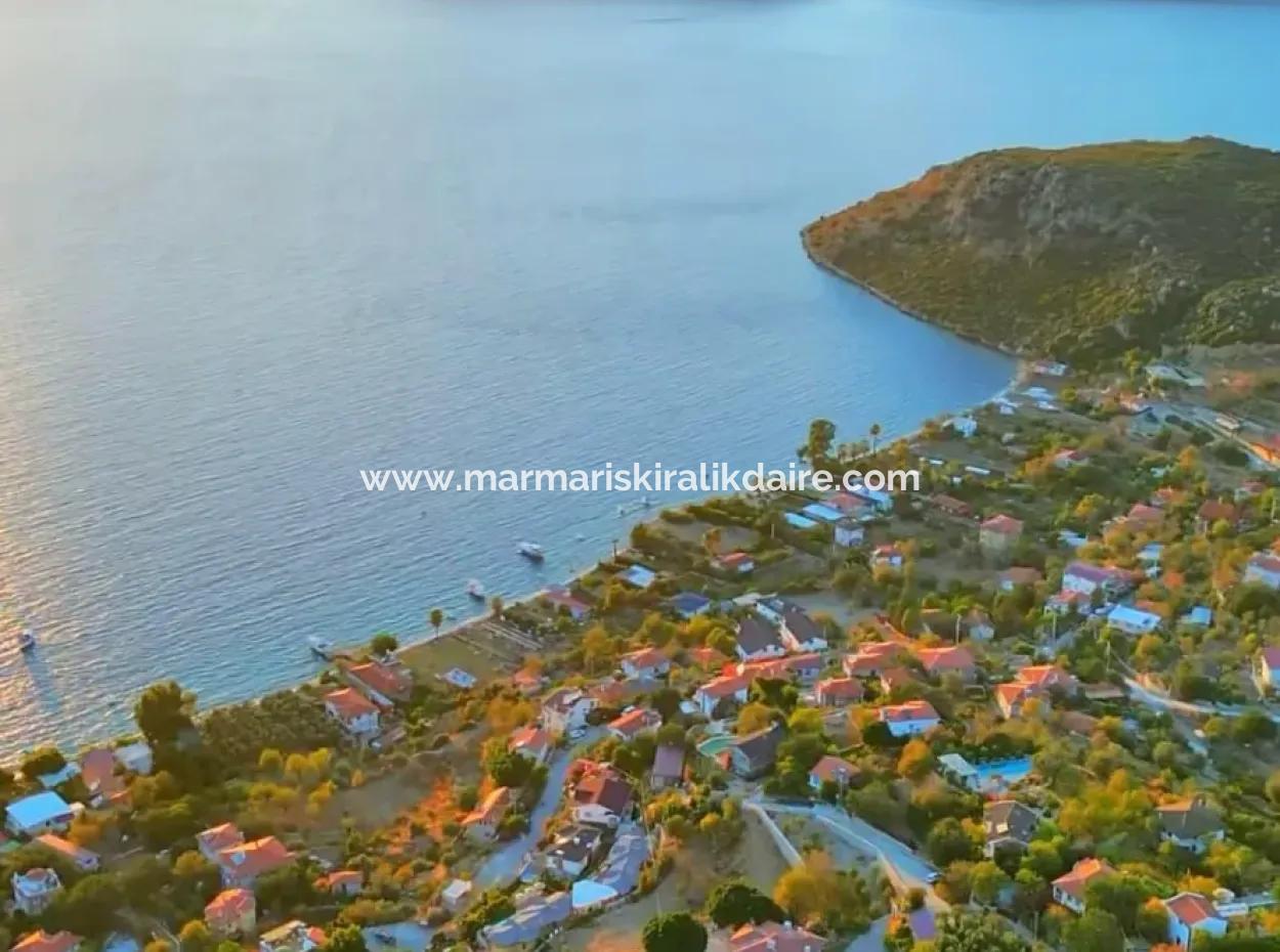 Einfamilienhaus Zum Verkauf Auf Einem 2000M2 Großen Grundstück Am Meer Im Viertel Marmaris Söğüt. Geeignet Zum Festbinden Eines Bootes Davor.