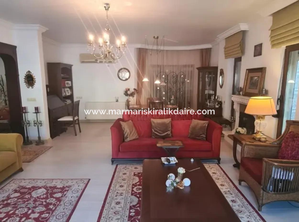 Villa Zu Verkaufen In Armutalan, Marmaris Mit Freistehendem Garten Und Pool