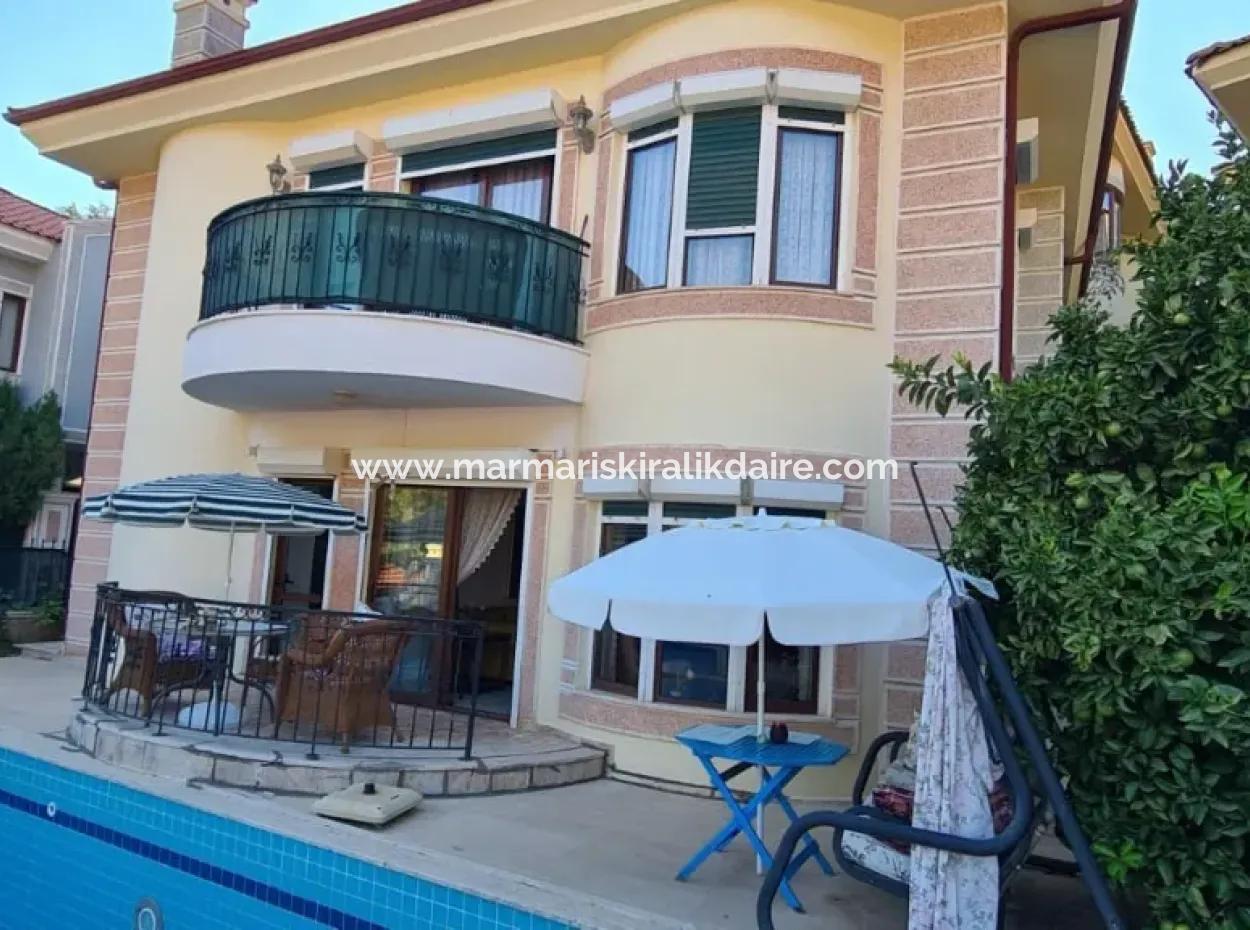 Villa Zu Verkaufen In Armutalan, Marmaris Mit Freistehendem Garten Und Pool