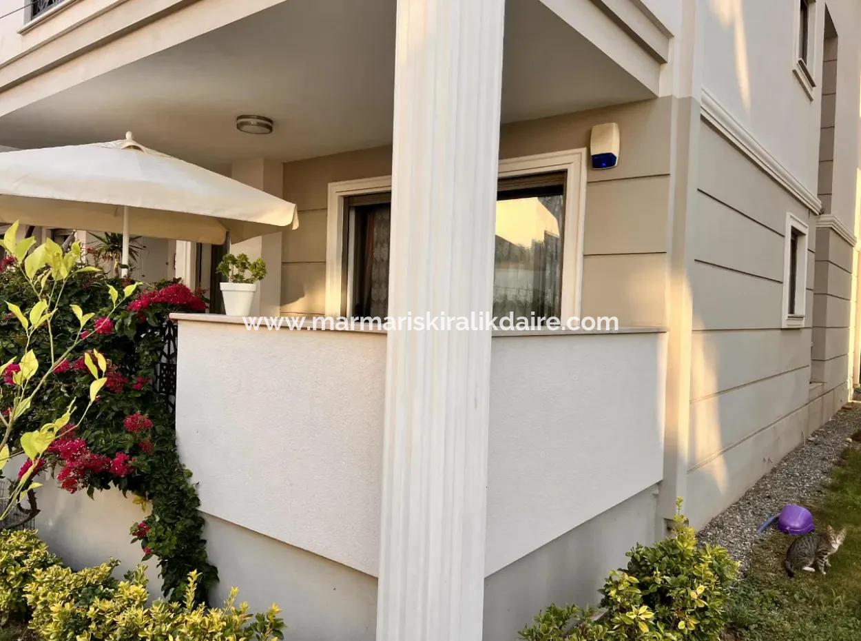 Wunderschöne Wohnung Zum Verkauf In Toller Lage Im Zentrum Von Marmaris 2 Zimmer 1 Wohnzimmer 110M2 Garten 300 Meter Vom Meer Entfernt