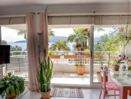 2 Zimmer 1 Wohnzimmer 106M2 Villa Wohnung Zum Verkauf In Herrlicher Lage Am Meer Im Zentrum Von Marmaris