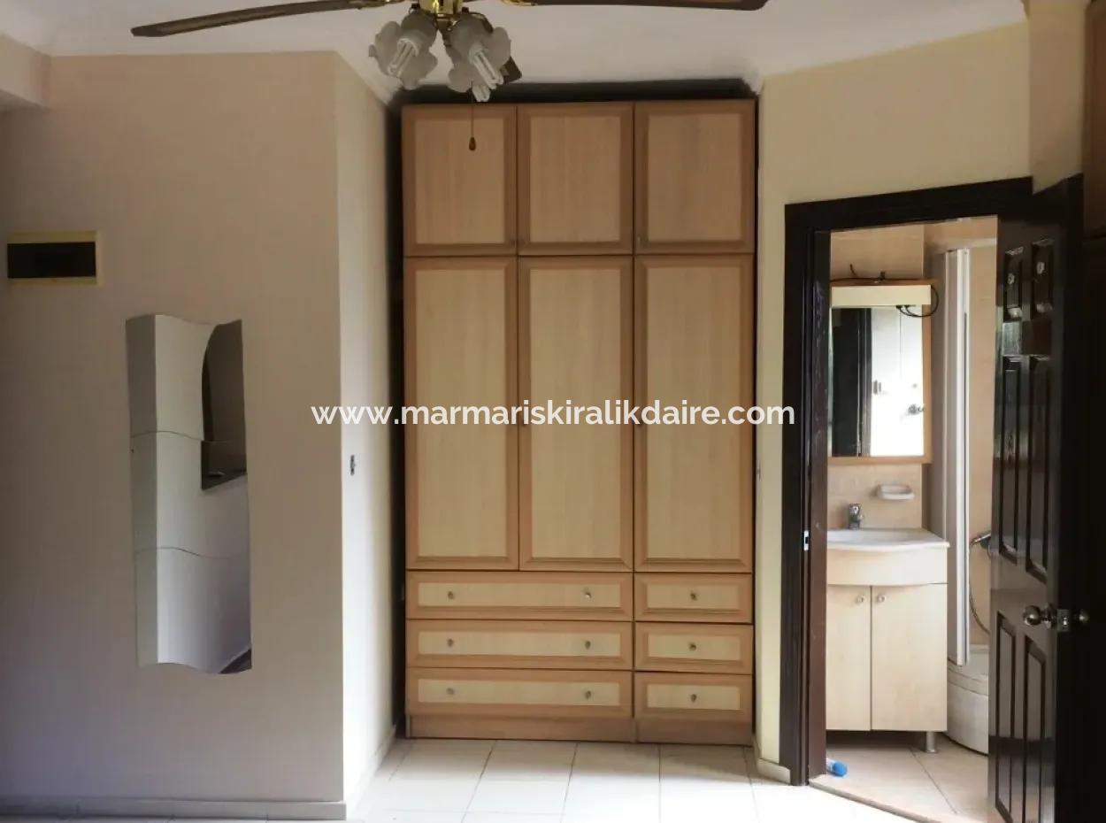 Marmaris Merkezinde 10 Odalı Havuzlu 2.500M2 Arsa İçinde Malikanemiz Satılıktır.