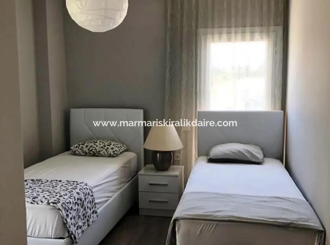 Datça Merkezinde Denize 400 Metre Mesafede Yüzme Havuzlu Site İçerisinde 2 Oda 1 Salon Açık Mutfak 100 M2 Satılık Daire