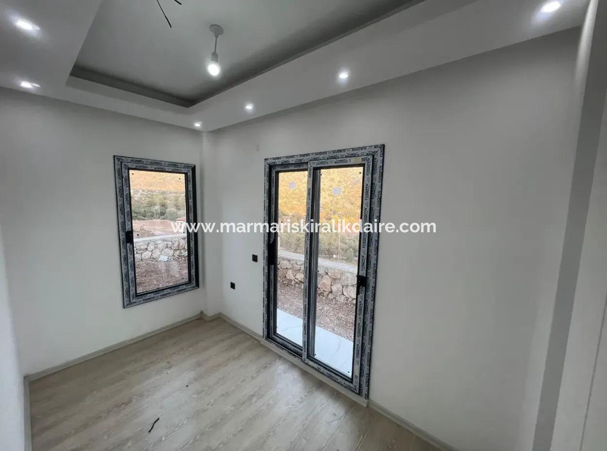 Marmaris Bozburun Mahallesinde Deniz Manzaralı Tam Müstakil Bahçeli Otoparklı Satılık Villa