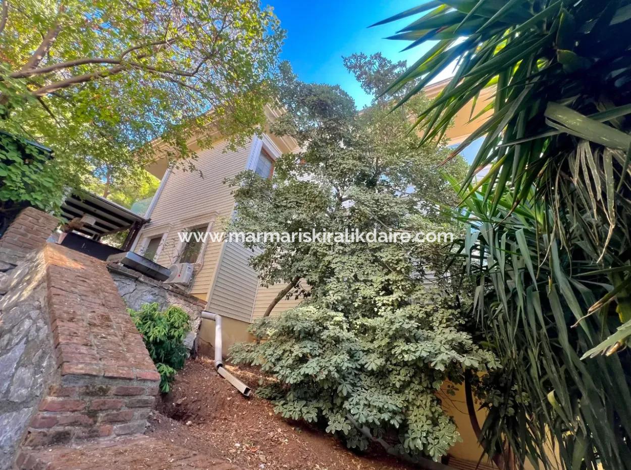 Marmaris Armutalan Mevkiisinde 900M2 Arsa Payı Mevcut 4 Oda 2 Salon 5 Banyo 450M2 Satılık Konak