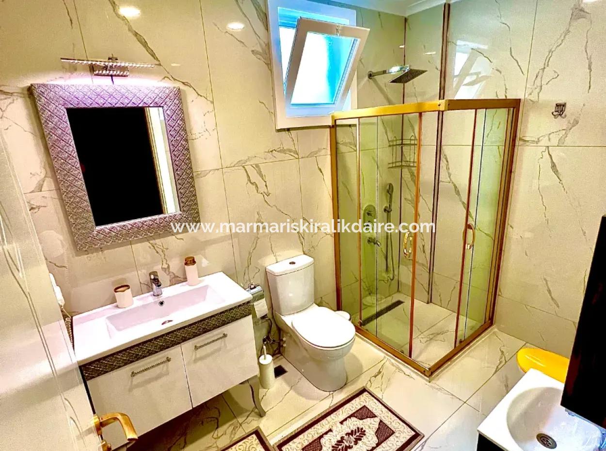 Marmaris Çetibeli,Nde 780M2 Arsa İçerisinde 3 Adet Yüzme Havuzu Ve Çocuk Havuzu Ve Bakıcı Evi Mevcut  Satılık Villa