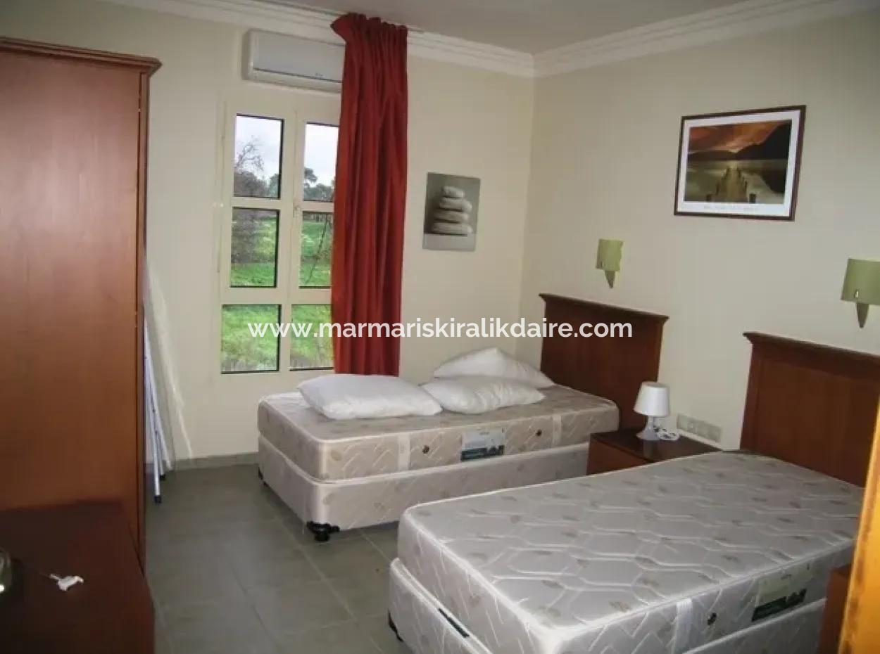 Ataköy Mahallesinde 4300M2 Çiftlik Evi Havuzlu 7 Oda 2 Salon 340M2