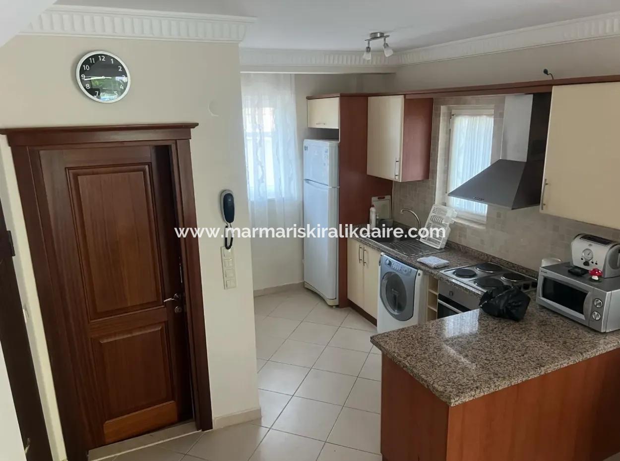 Marmaris İçmeler Mevkiisinde Yüzme Havuzlu Site İçerisinde 2 Oda 1 Salon Dubleks Dairemiz Satılıktır.