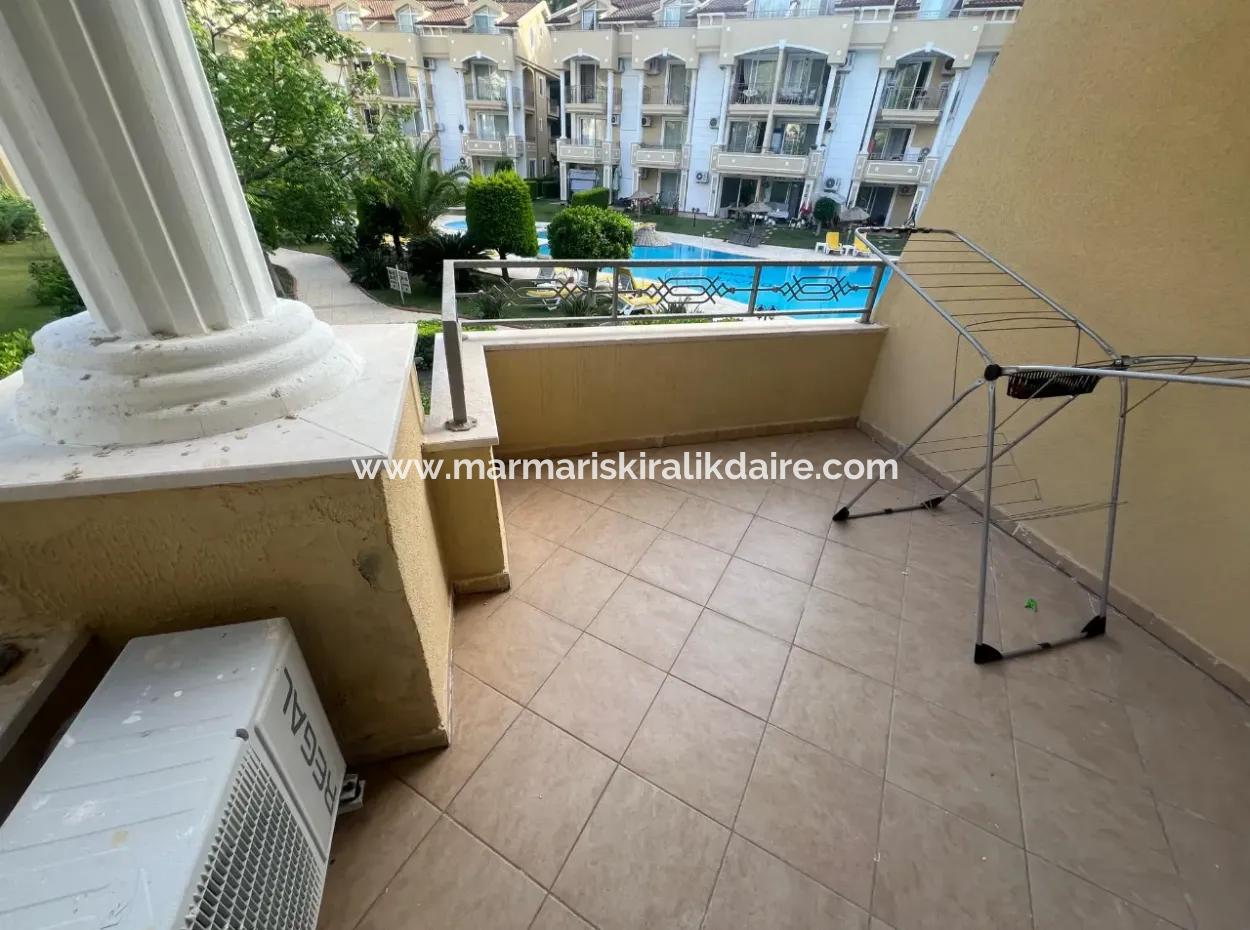 Marmaris İçmeler Mevkiisinde Yüzme Havuzlu Site İçerisinde 2 Oda 1 Salon Dubleks Dairemiz Satılıktır.