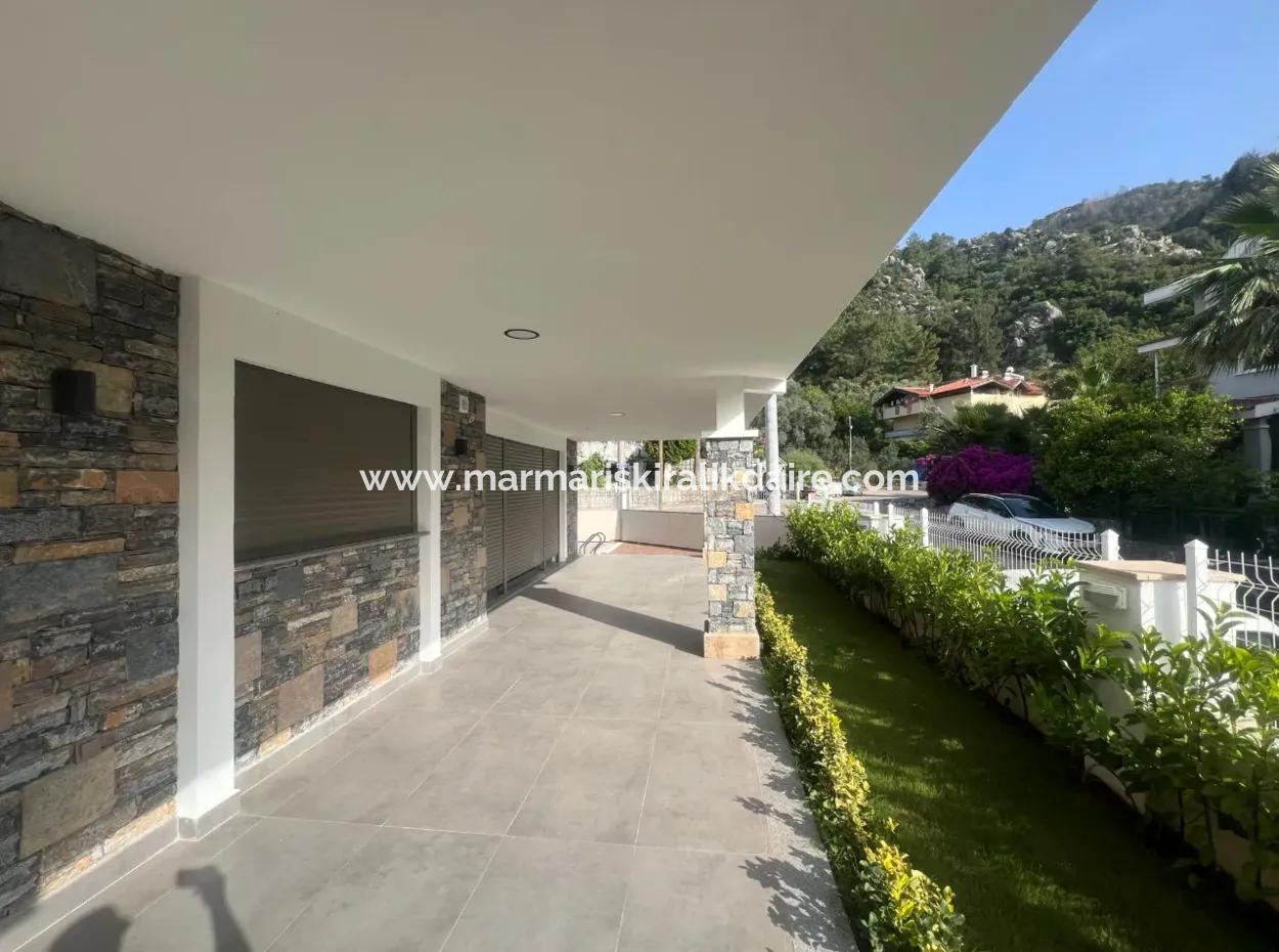 Marmaris İlçesi İçmeler Mahallesi Denize Yakın Müstakil Yüzme Havuzlu Yeni Bina 350M2 Arsa İçerisinde 3 Oda 1 Salon 3 Banyo 200M2  Ultra Lüks Satılık Villa