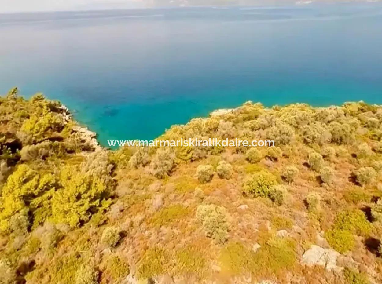 Marmaris İlçesi Gökova Körfezinde  Satılık Ada  365000M2 Arsa Alanına Sahip Olup İçerisinde Kayıtlı Ev Bulunmaktadır.