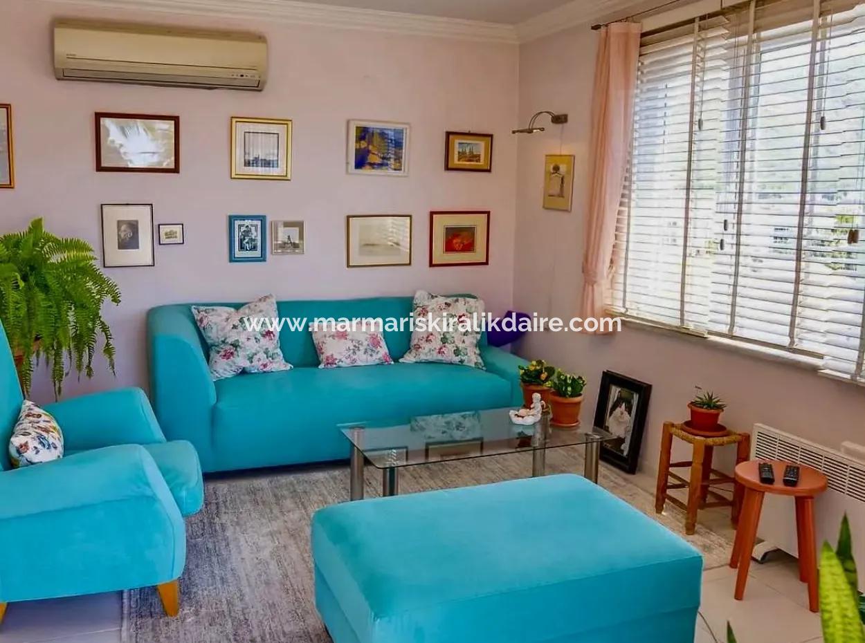 Marmaris Merkezde Denize Sıfır Muhteşem Bir Lokasyonda 2 Oda 1 Salon 106M2 Satılık Yalı Dairesi