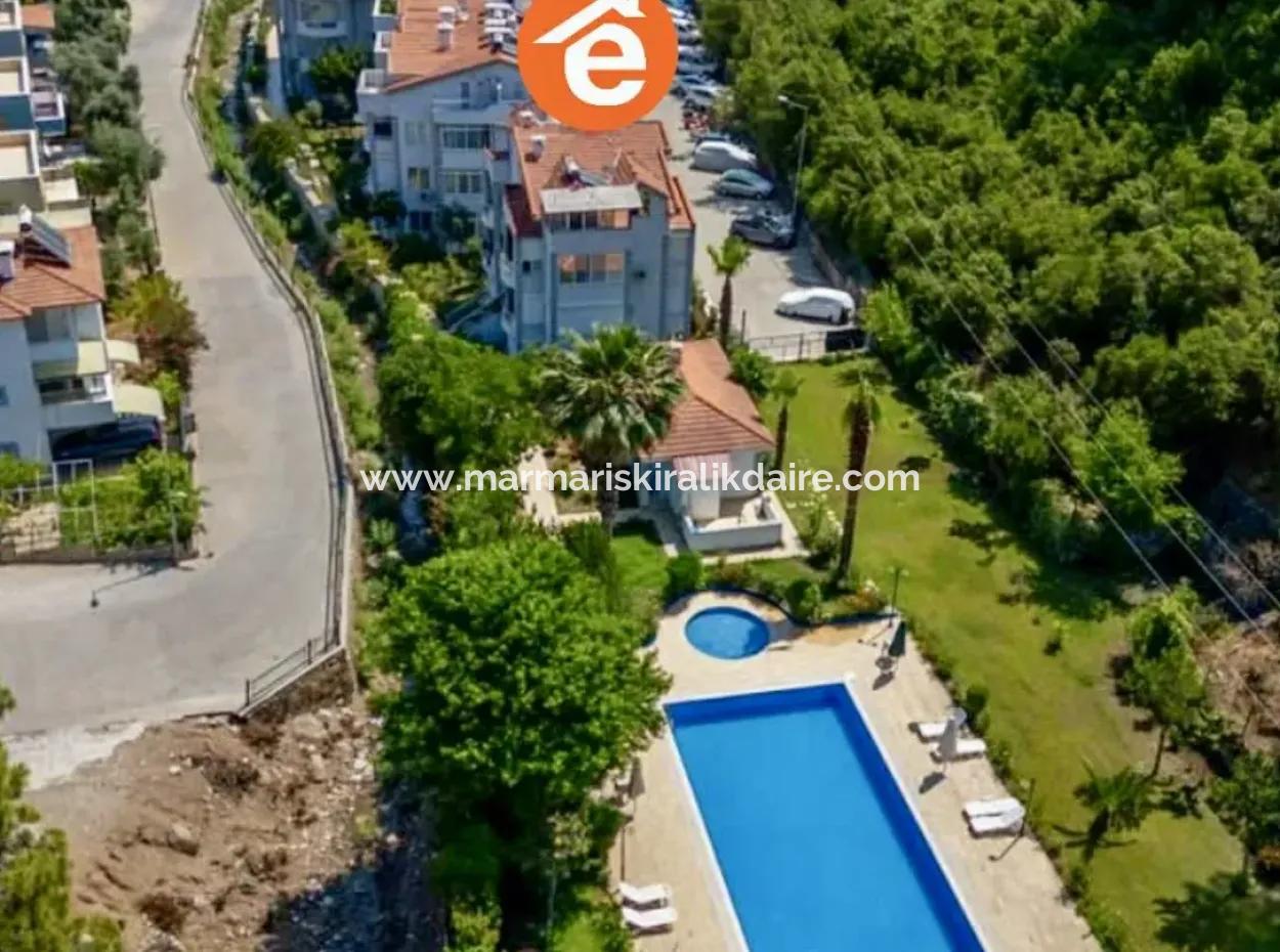 Marmaris İlçesi Beldibi Mahallesi Doğa Manzaralı Yüzme Havuzlu Site İçerisinde 3+1 Bahçe Dubleks Satılık Daire