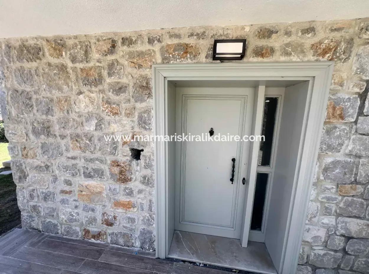 Marmaris İlçesi Selimiye Mahallesinde Muhteşem Deniz Manzaralı Yüzme Havuzlu 3 Oda 1 Salon 140M2 2 Adet Satılık Villa