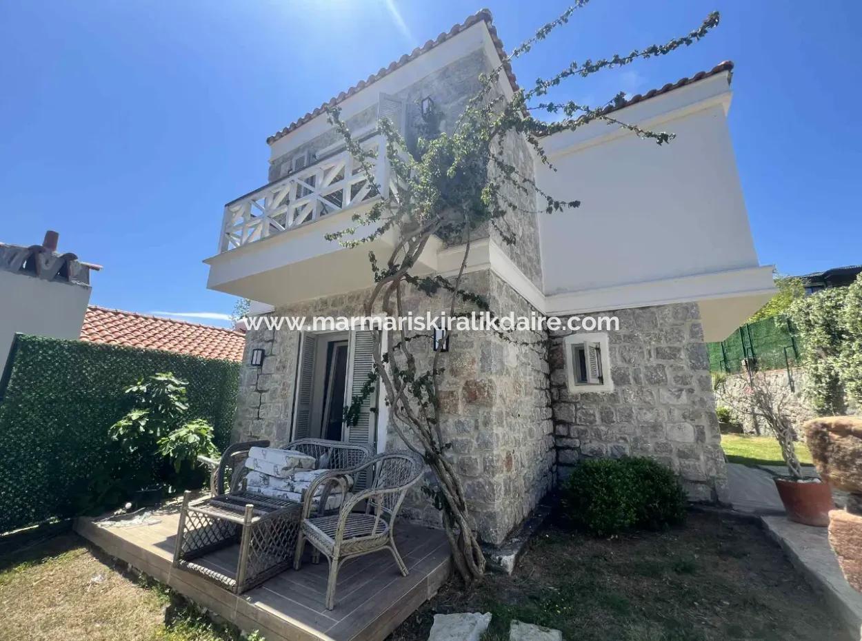 Marmaris İlçesi Selimiye Mahallesinde Muhteşem Deniz Manzaralı Yüzme Havuzlu 3 Oda 1 Salon 140M2 2 Adet Satılık Villa