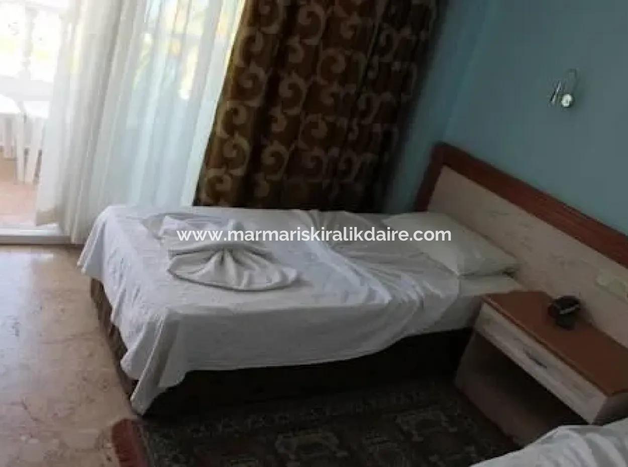 İçmeler Bölgesinde Denize Sıfır Satılık 60 Odalı Otel Marmaris