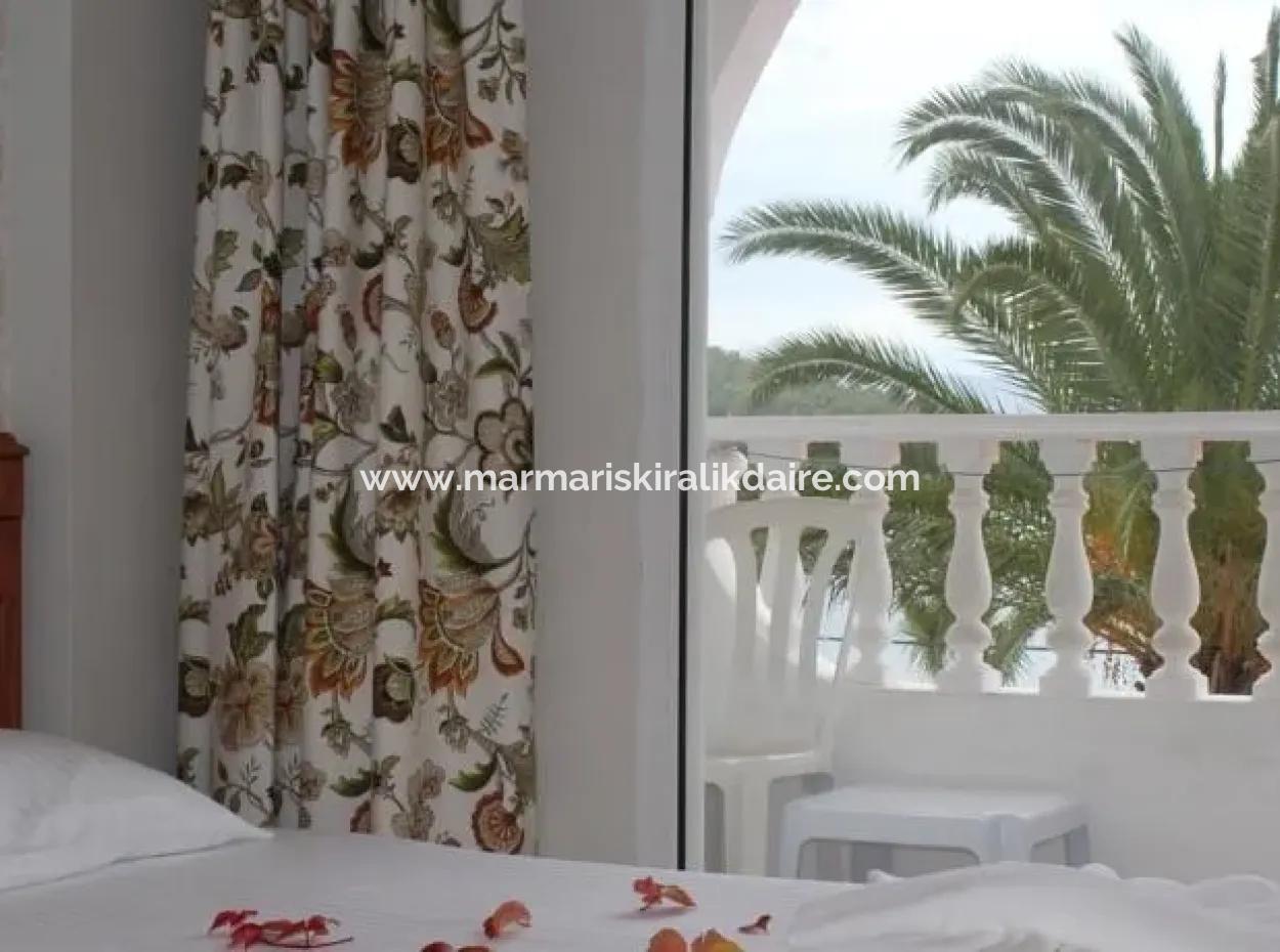 İçmeler Bölgesinde Denize Sıfır Satılık 60 Odalı Otel Marmaris