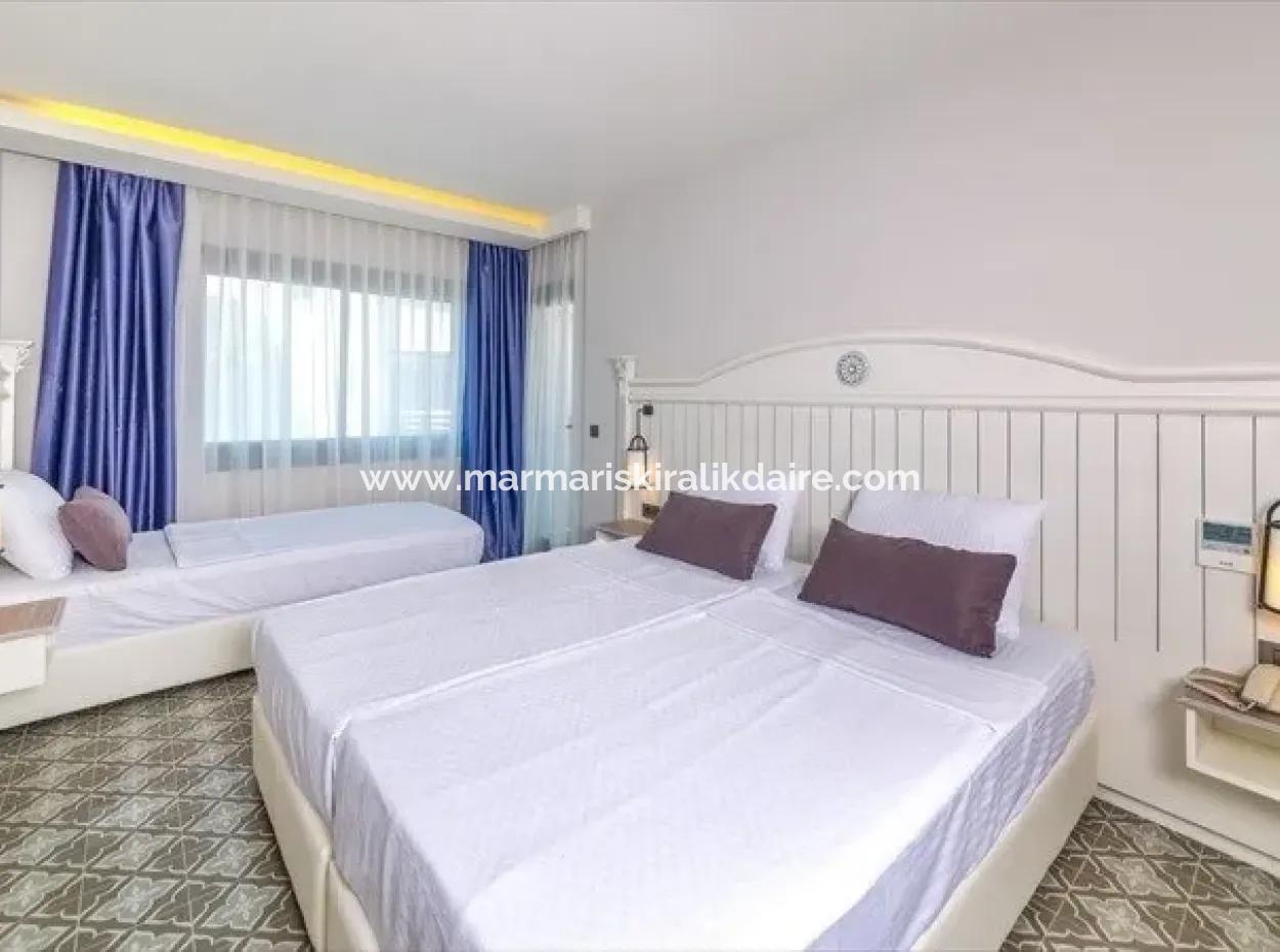 Marmaris Merkezinde Denize Sıfır Satılık Butik Otel 45 Oda