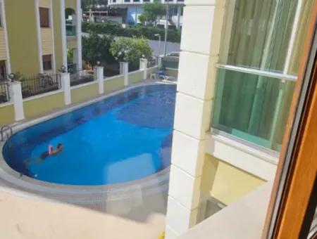 Marmaris Siteler Mahallesi’nde 3+1 Havuzlu Kiralık Lüks Daire